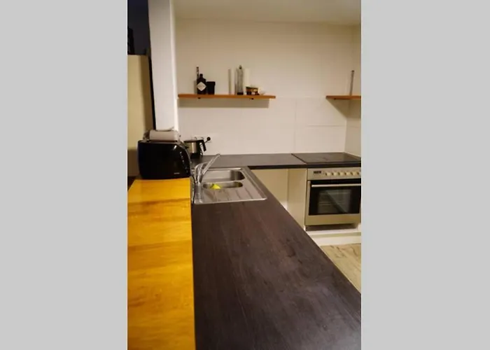 Gemuetliche 3-zkb Wc Souterrainwohnung In Bestlage Appartement