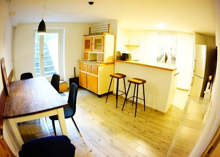 Appartement Gemuetliche 3-zkb Wc Souterrainwohnung In Bestlage